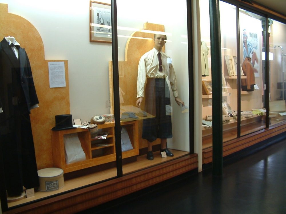 Exhibition of shirts/clothes throughout the centuries