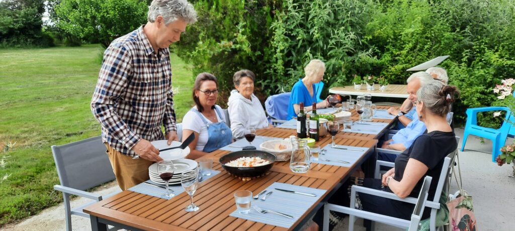 Gezellig samen eten tijdens de schilderweek